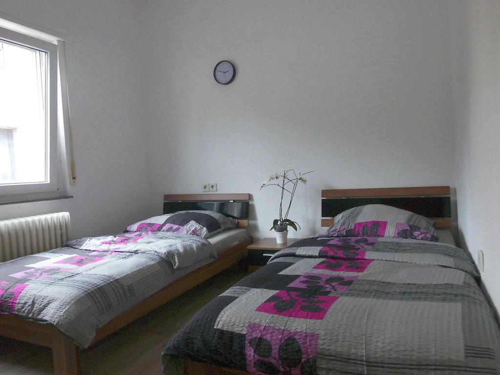 Frankfurt Airport & Fair Apartment Kelsterbach Kamer foto