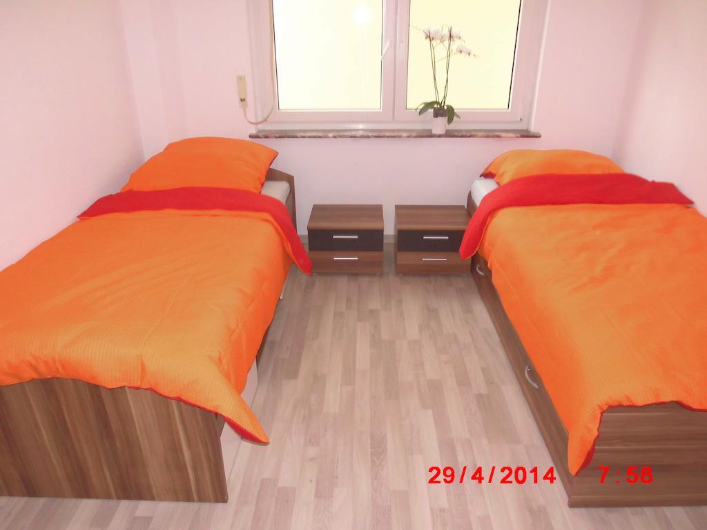 Frankfurt Airport & Fair Apartment Kelsterbach Buitenkant foto