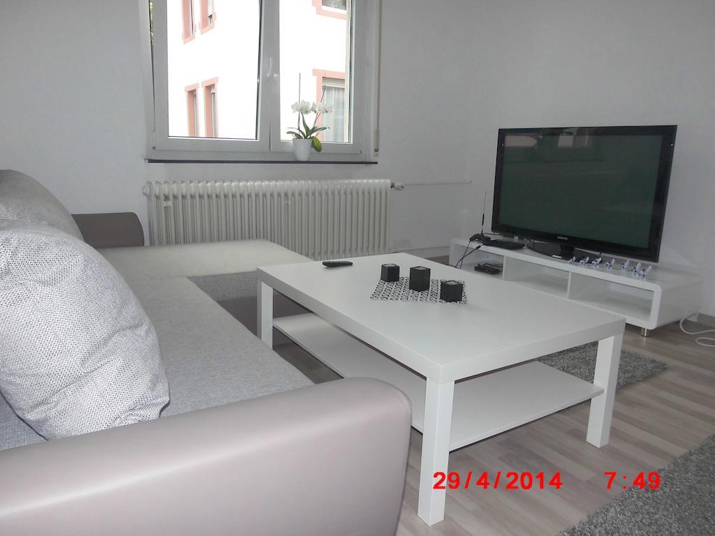 Frankfurt Airport & Fair Apartment Kelsterbach Kamer foto